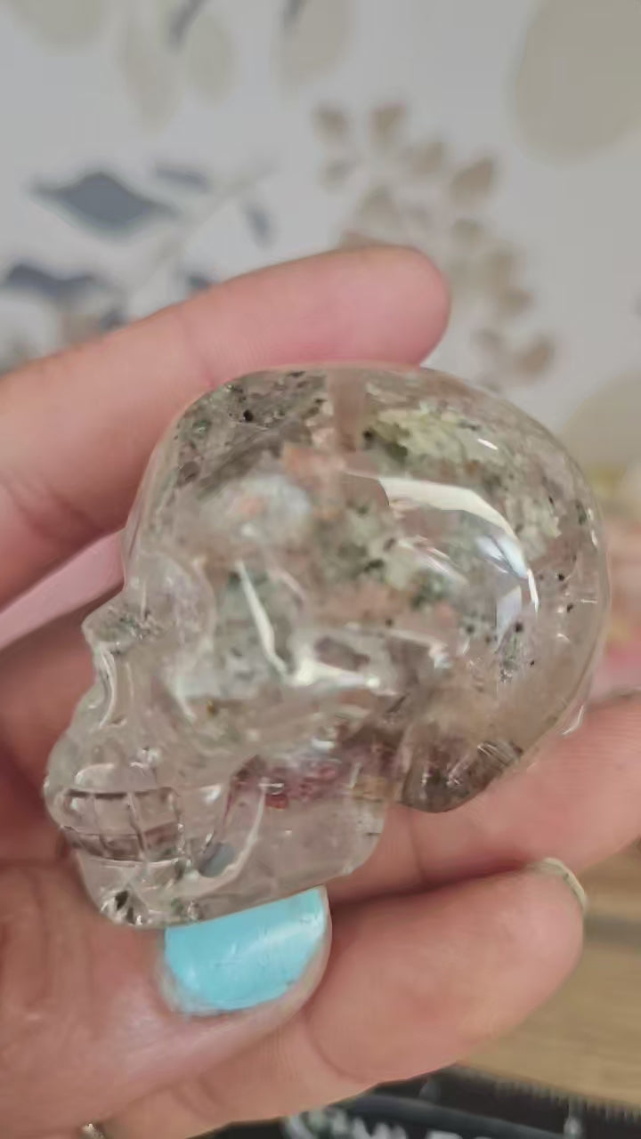 Garden quarts skull