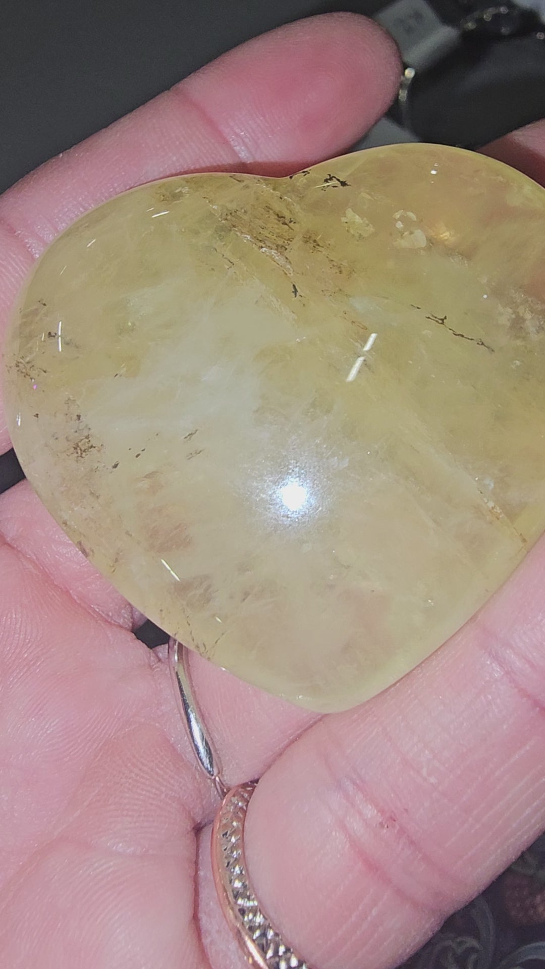 Dentritic citrine heart