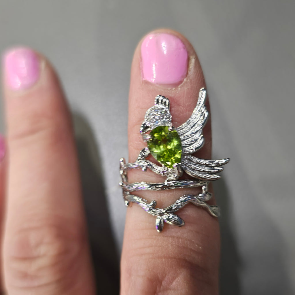 Peridot bird ring 15u